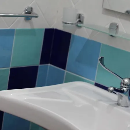 B&B Fiori E Limoni 콰르투치우